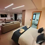 アパートホテル Aelia Luxury & Pool スカフィディア
