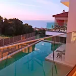 Aelia Luxury & Pool * スカフィディア