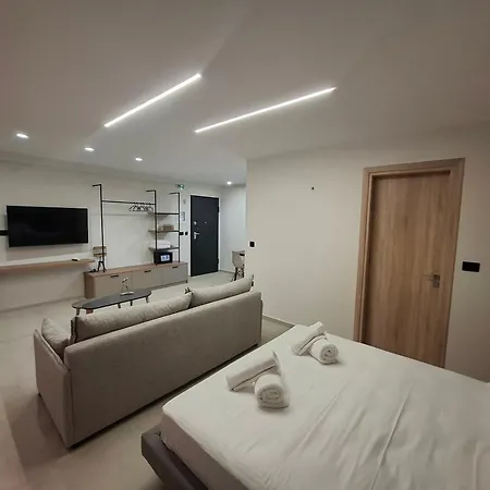 Aelia Luxury & Pool Aparthotel Skafidia