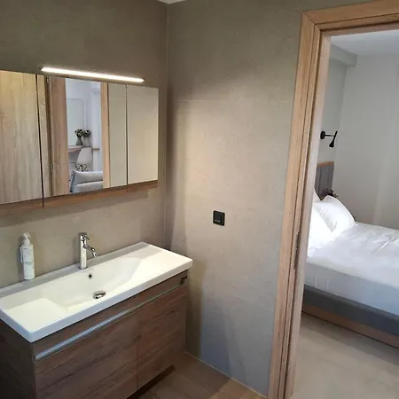 Aelia Luxury & Pool *