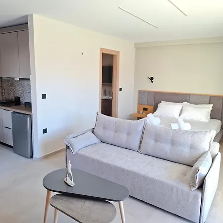 Aelia Luxury & Pool *