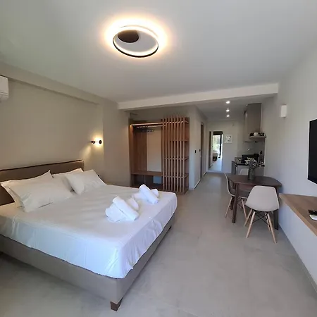 Aelia Luxury & Pool Aparthotel *