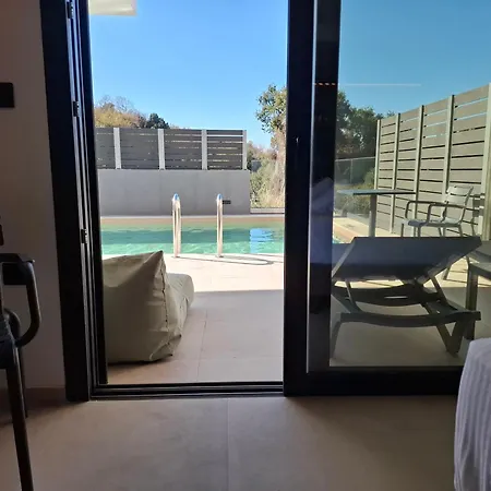 Appart hôtel Aelia Luxury & Pool Skafidia