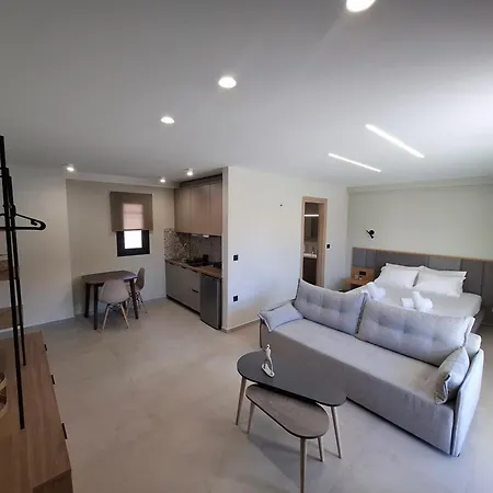 Aelia Luxury & Pool *