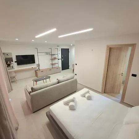 Aelia Luxury & Pool Aparthotel Skafidia