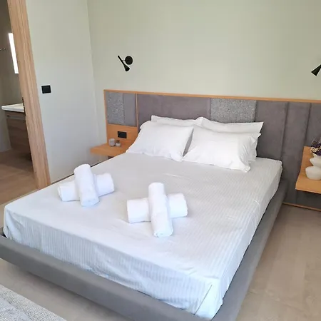 Aelia Luxury & Pool *