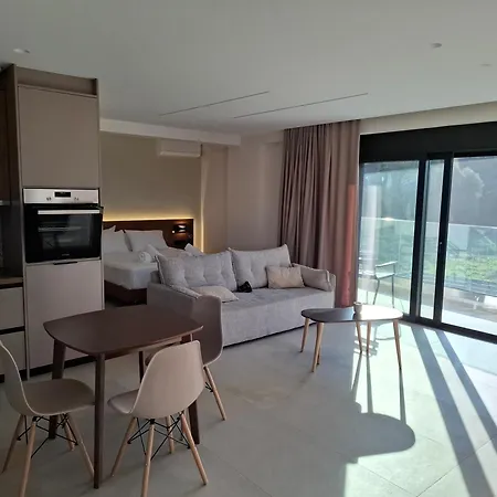 Aelia Luxury & Pool Appart hôtel