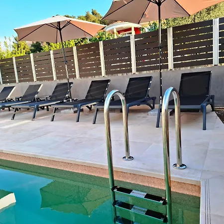 Aelia Luxury & Pool Aparthotel Skafidia