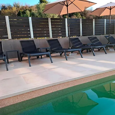 Aelia Luxury & Pool *