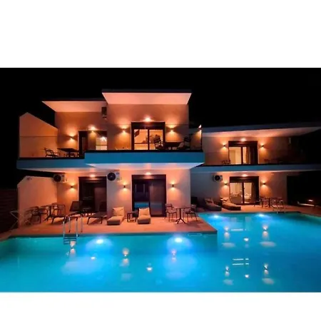 Aelia Luxury & Pool Skafidia