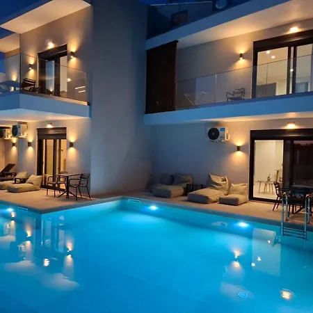 Aelia Luxury & Pool Apartahotel