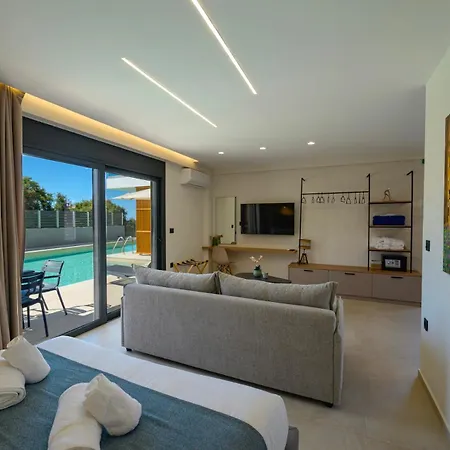 Aelia Luxury & Pool