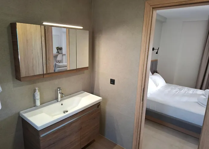 Aelia Luxury & Pool *