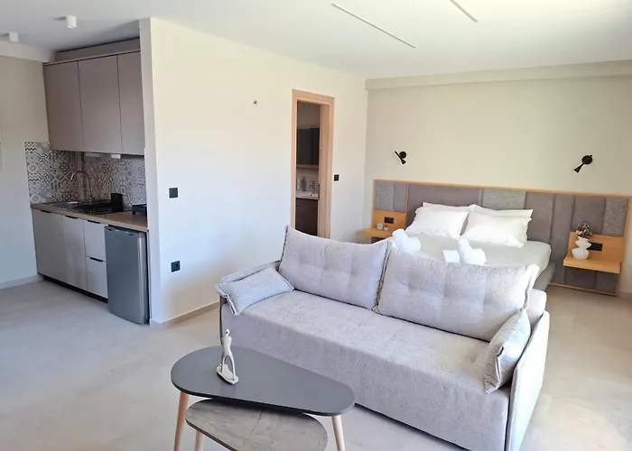 Aelia Luxury & Pool *