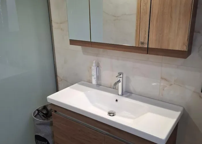 Ξενοδοχείο με διαμερίσματα Aelia Luxury & Pool *