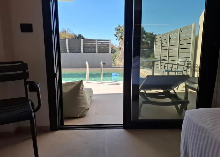 Ξενοδοχείο με διαμερίσματα Aelia Luxury & Pool Σκαφιδιά