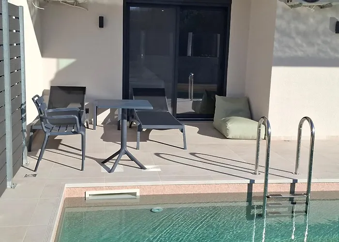 Ξενοδοχείο με διαμερίσματα Aelia Luxury & Pool Σκαφιδιά