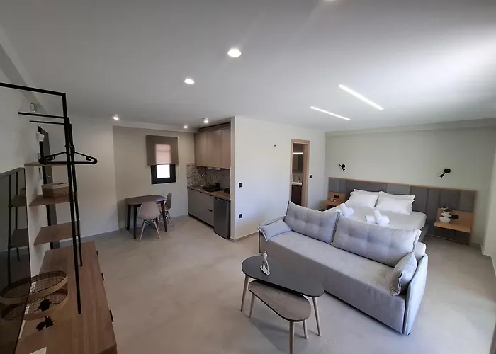 Aelia Luxury & Pool *