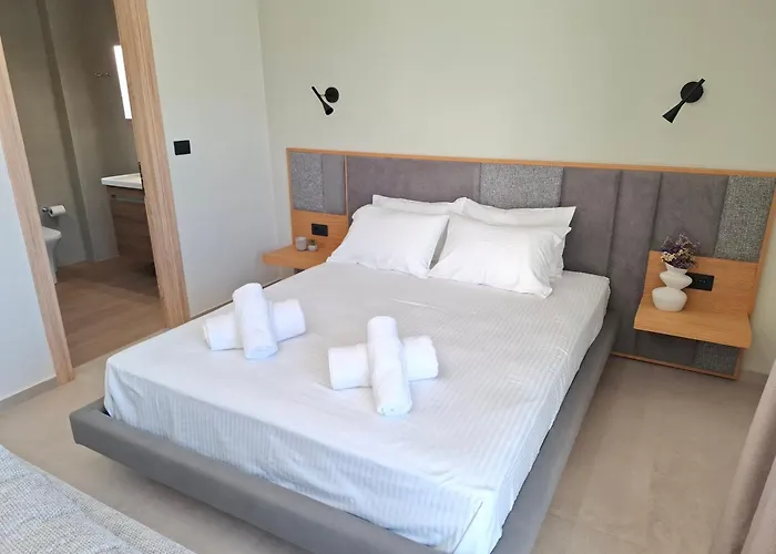 Aelia Luxury & Pool *