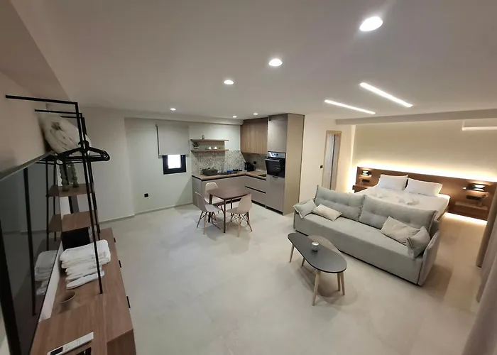 Aelia Luxury & Pool Szkafidiá