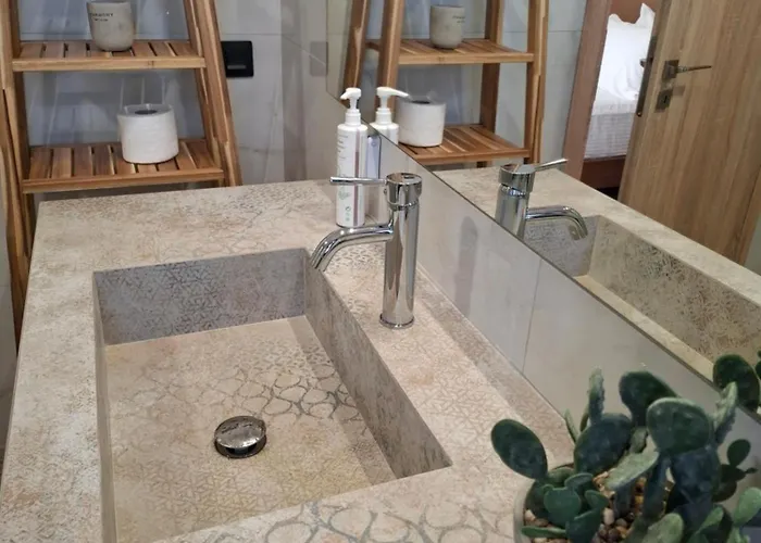 Ξενοδοχείο με διαμερίσματα Aelia Luxury & Pool *