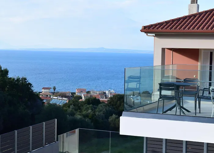 Aelia Luxury & Pool