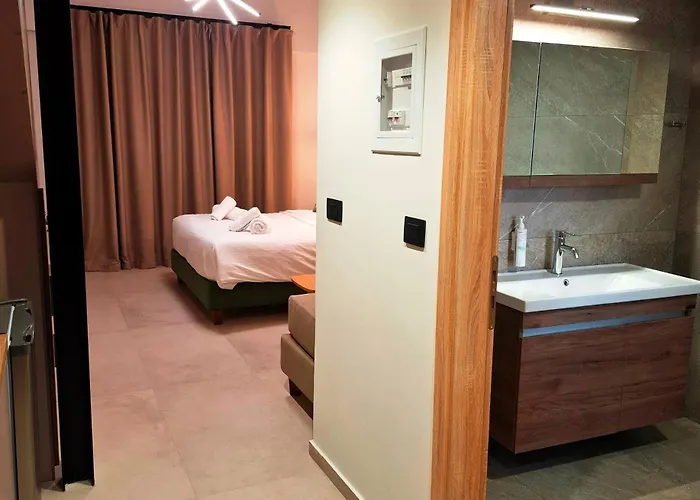 Aelia Luxury & Pool *